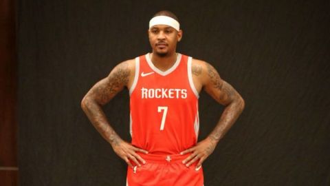 Carmelo Anthony acepta salir desde el banco de Rockets
