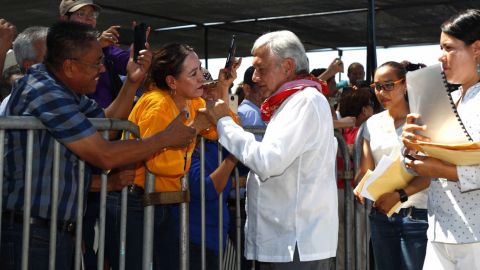 AMLO promete inversión de 5 mil mdd para apoyar a jóvenes