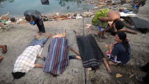 Al menos 385 muertos y 540 heridos por los seísmos y el tsunami en Indonesia