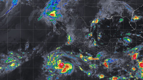 Rosa, ahora como tormenta tropical, continúa aproximándose a Baja California