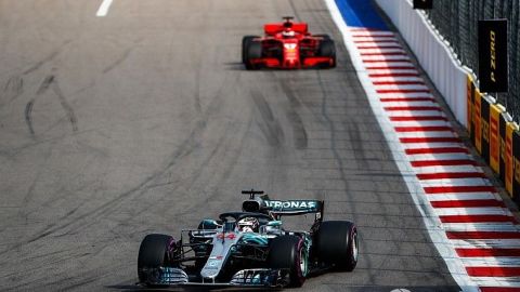 Vettel no quería dañar a Hamilton en su maniobra en Rusia