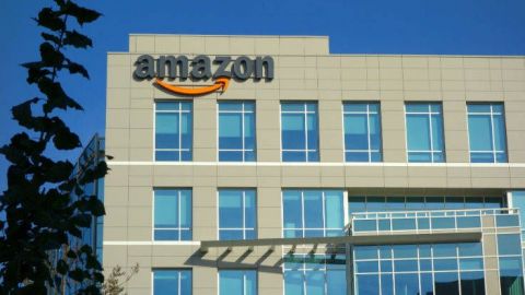 Amazon anuncia que subirá su salario mínimo a 15 dólares la hora
