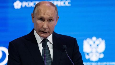 Putin pide a Trump "mirarse al espejo" si busca culpable de alza precio crudo