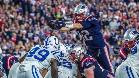 Brady llega a 500 pases de touchdown en triunfo de Patriots