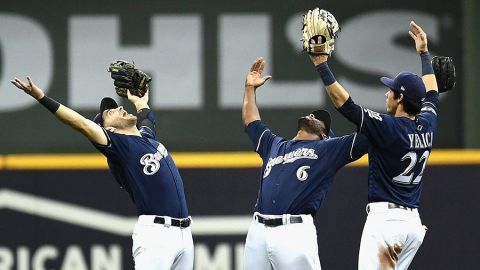 Chacín blanquea a Rockies y Cerveceros toman ventaja de 2-0