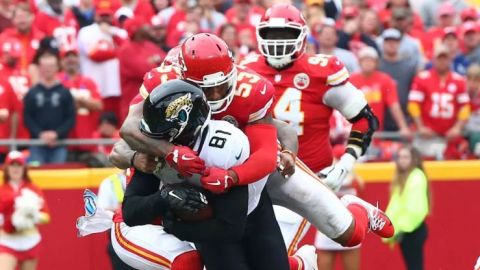 Chiefs dominan con su defensa a Jaguars y los vencen 30-14