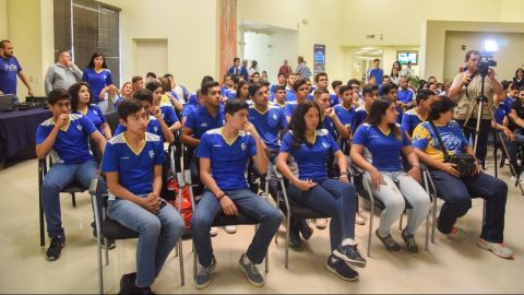 INDE entrega becas a lo mejores deportistas de BC