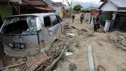 Aumentan a 2.045 los muertos por el terremoto y el tsunami en Célebes
