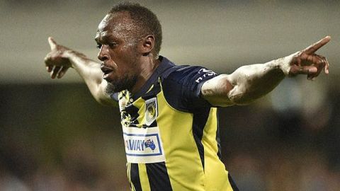 Con doblete, Usain Bolt se estrenó como futbolista profesional