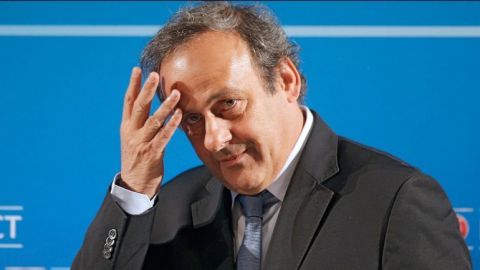 Michel Platini quiere que se investigue su caída en la FIFA