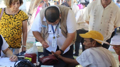 Ofrecen servicios médicos a migrantes en Mexicali