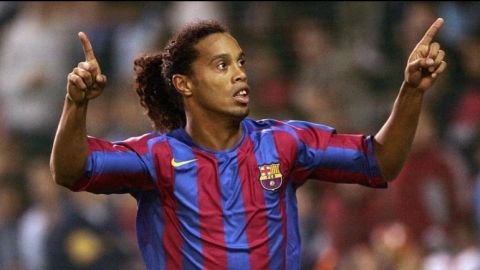 El Barça "observará con atención" apoyo de Ronaldinho a Bolsonaro