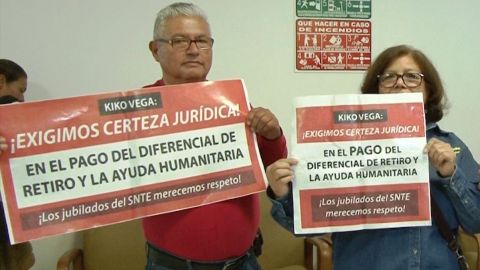 También en Ensenada protestan maestro jubilados por falta de pago