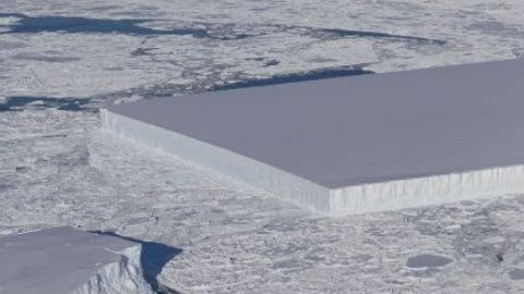 El extraño icerberg de forma rectangular descubierto por la NASA