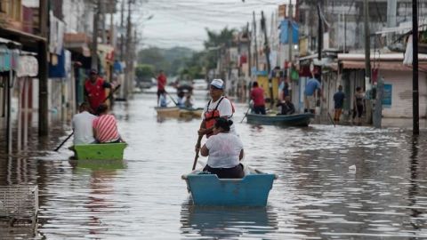 López Obrador ofrece reconstrucción a afectados del ciclón Willa en México