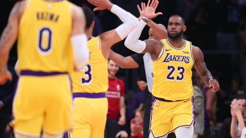 Triple-doble de LeBron guía a Lakers a triunfo sobre Nuggets