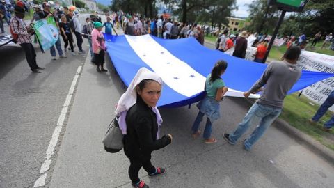 Tras bloqueo, caravana migrante continúa marcha por Oaxaca