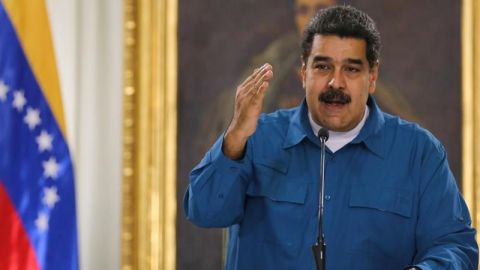 Ebrard responde a críticas por asistencia de Maduro
