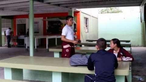 Exponen acoso sexual por parte de maestro en la Secundaria No. 99