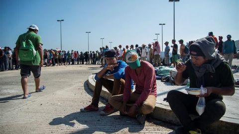 Caravana de migrantes cambia de ruta hacia Veracruz