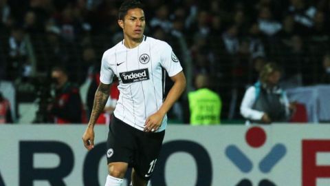 No falta mucho para que Carlos Salcedo vuelva: DT Eintracht