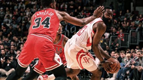 Harden firma 25 puntos en retorno, Rockets vencen a Bulls