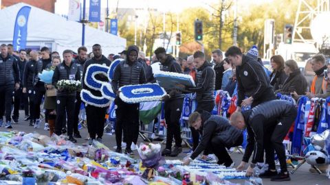Jugadores de Leicester acuden a funeral del duelo del club