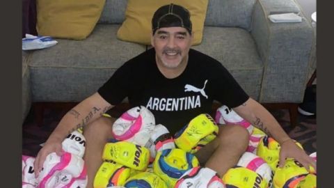 Maradona realiza subasta para damnificados de Sinaloa