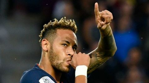 Neymar desmiente recibir más de 400 mil dólares por aplaudir a la afición