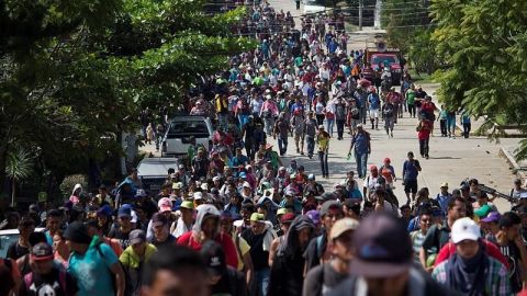 Caravana migrante deja Querétaro; continúan camino a Tijuana