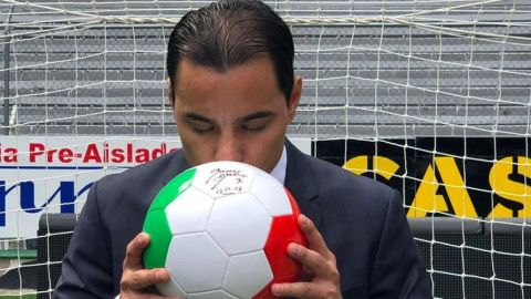 Omar Bravo anunció su retiro