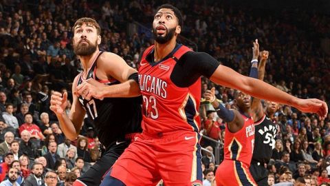 Davis domina con doble-doble y Pelicans vencen a Raptors