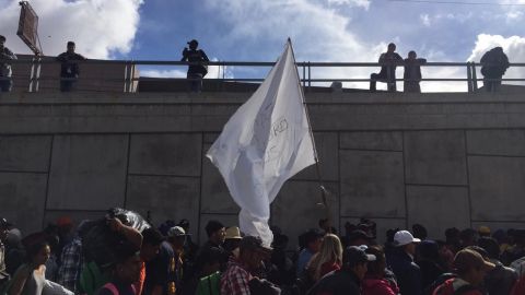 Migrantes realizan marcha pacífica en El Chaparral