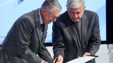 Grupo Salinas firma acuerdo con AMLO por los jóvenes de México