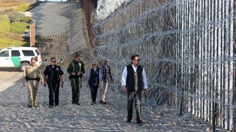 Trump insta a los demócratas aprobar fondos para muro fronterizo