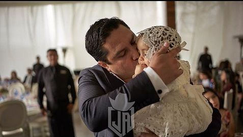 Julión Álvarez celebra el bautizo de su hija