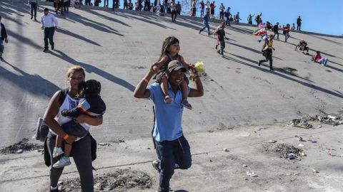 Presidente de Honduras rechaza uso de balas de goma contra migrantes