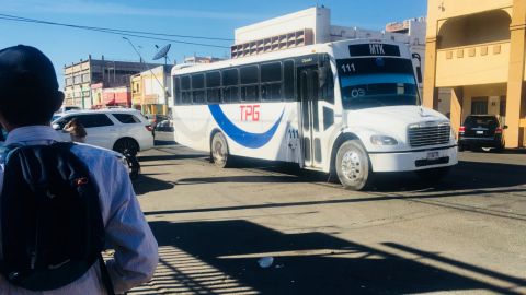 Llegan 4 autobuses  más con  migrantes a Mexicali