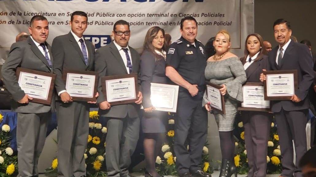 Obtienen Licenciatura 11 policías municipales de Ensenada