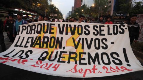 Buscan a jóvenes de Ayotzinapa en comunidades y pueblos, afirma AMLO