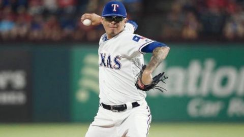 Jesse Chávez regresa a los Rangers de Texas