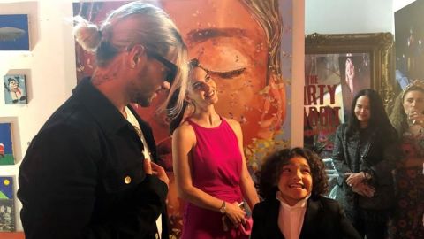 Maluma aparece en galería de arte de Miami para apoyar a su sobrino