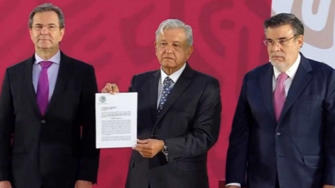 López Obrador presenta iniciativa que cancela reforma educativa de Peña Nieto