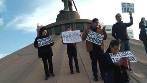 Protestan y suspenden clases maestros de Baja California por falta de pagos