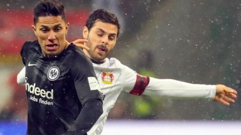 Con Salcedo titular, Eintracht vence a Bayer Leverkusen