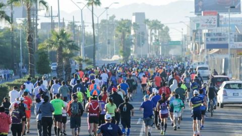 Pollito Valdez y Caroline Jebiwot Kiptoo ganan la Maratón Gobernador