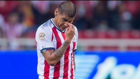 Chivas anuncia la salida de Carlos Salcido