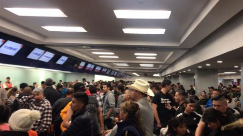 Familias completas varadas por cierre del aeropuerto de Tijuana por neblina