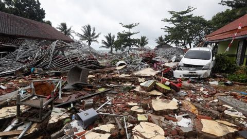 Al menos 222 fallecidos por un tsunami en el estrecho indonesio de Sonda