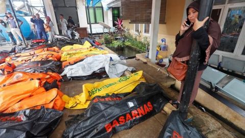 Trump le dice a Indonesia tras el tsunami: ¡EE.UU. está contigo!"